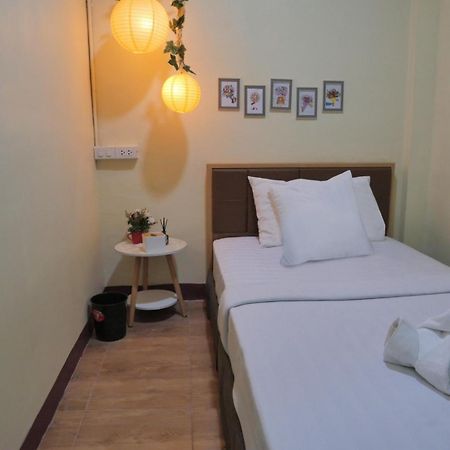 A Pousada Ez Sleep @ Ratchada 19 Banguecoque Exterior foto
